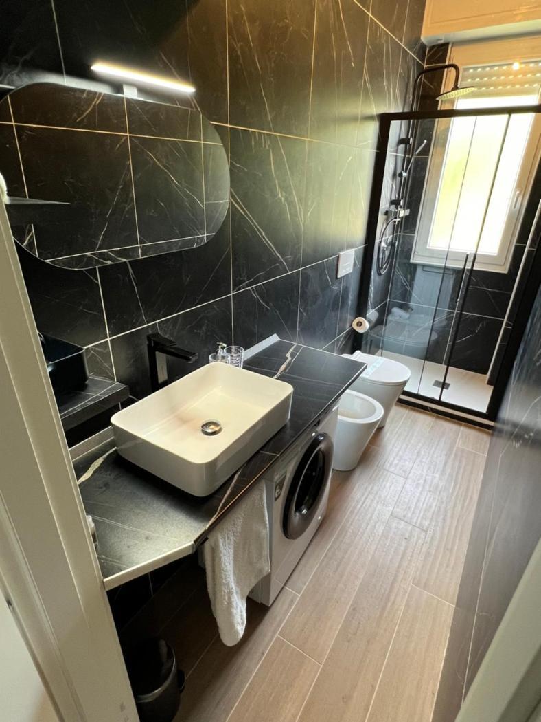 Moderno Ed Elegante Loft Con Balcone Apartment Milan Bagian luar foto