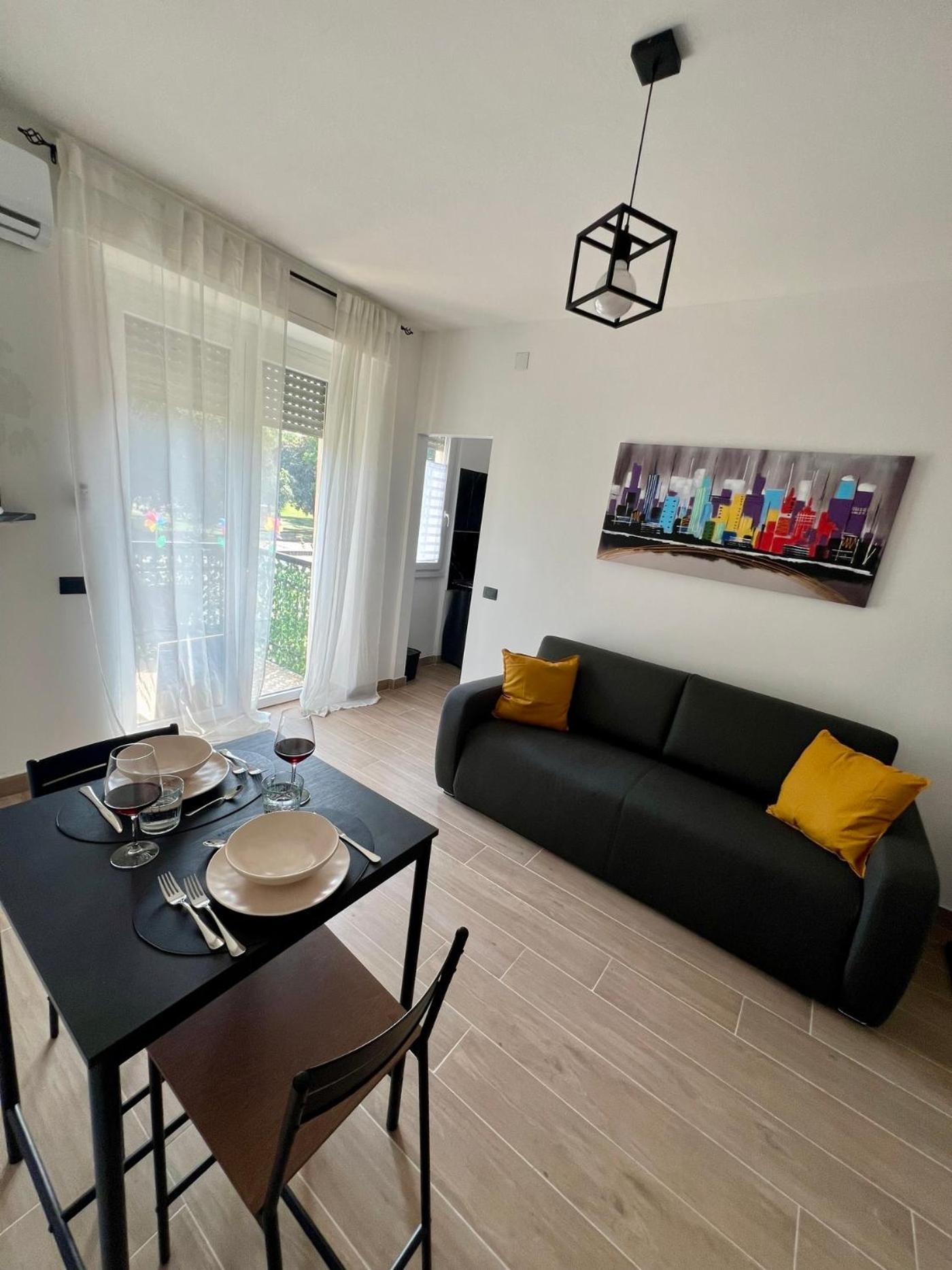 Moderno Ed Elegante Loft Con Balcone Apartment Milan Bagian luar foto