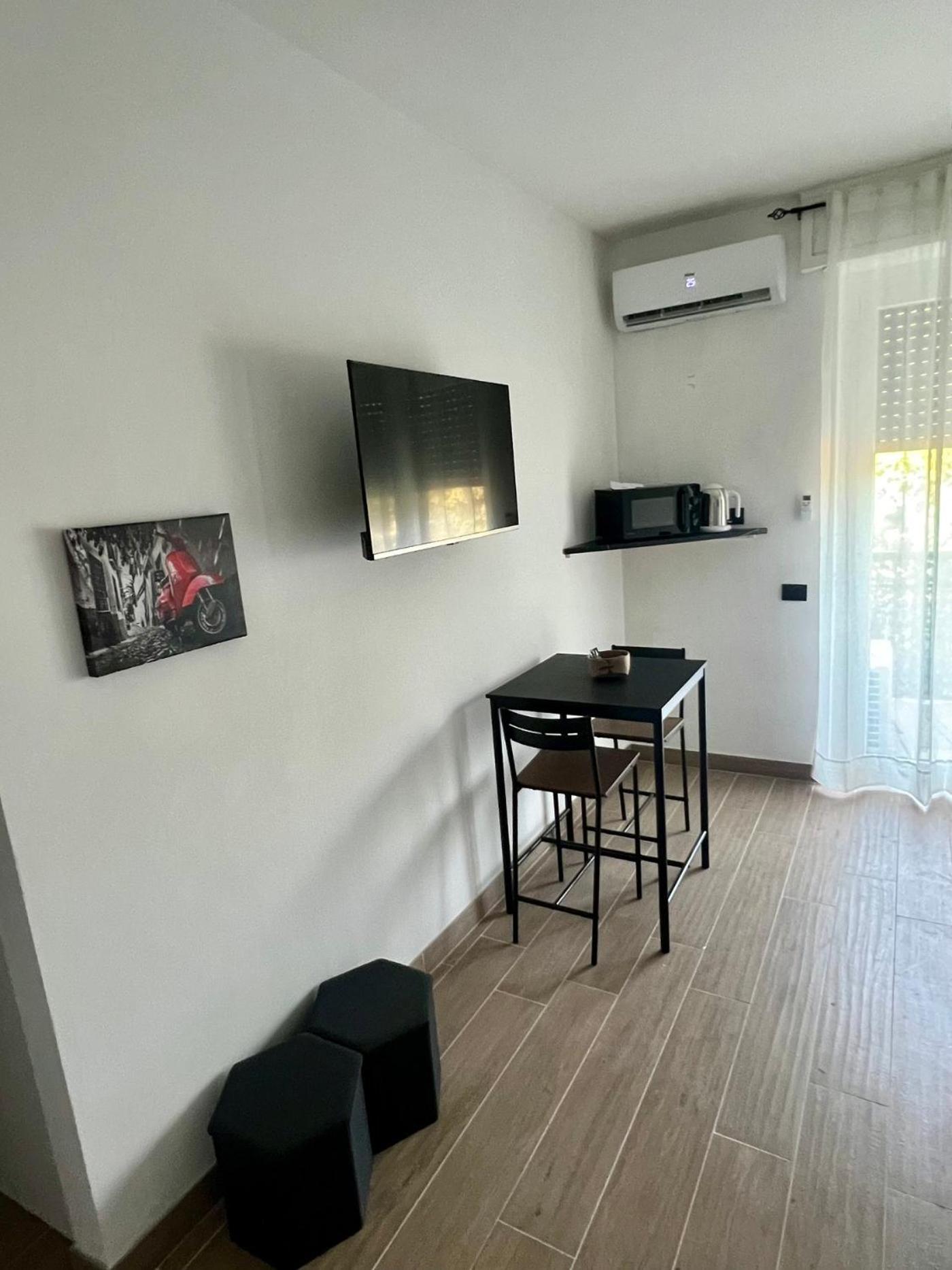 Moderno Ed Elegante Loft Con Balcone Apartment Milan Bagian luar foto
