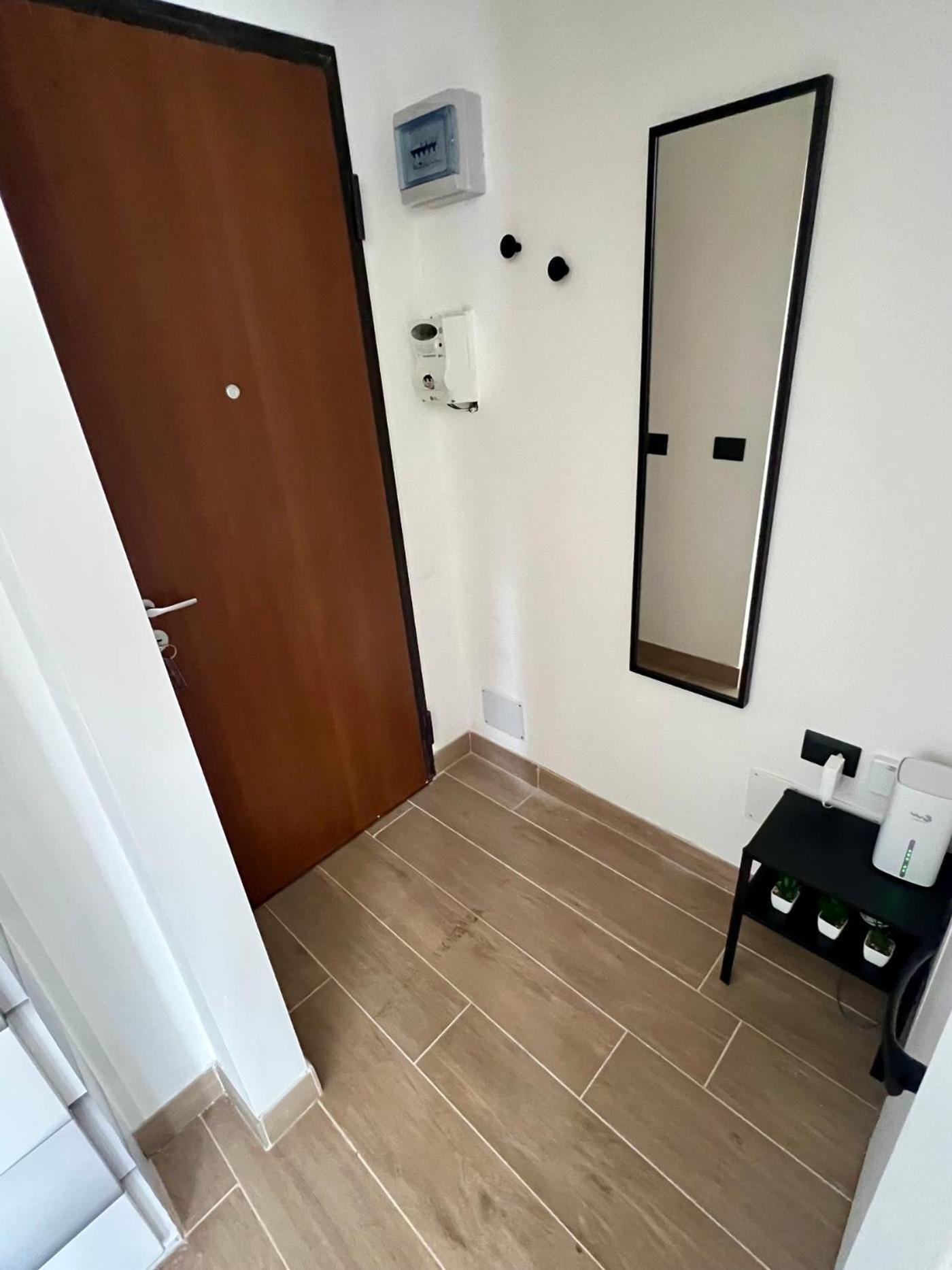 Moderno Ed Elegante Loft Con Balcone Apartment Milan Bagian luar foto